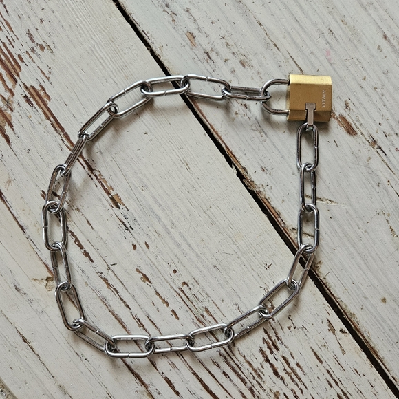 Vitaly Trespass necklace seen on Katy Perry - Picture 11 of 11